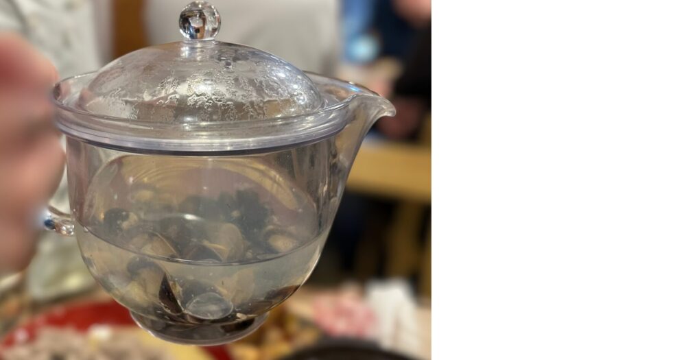 上野 日本酒バルかぐらのしじみスープポット、飲み放題で提供される名物