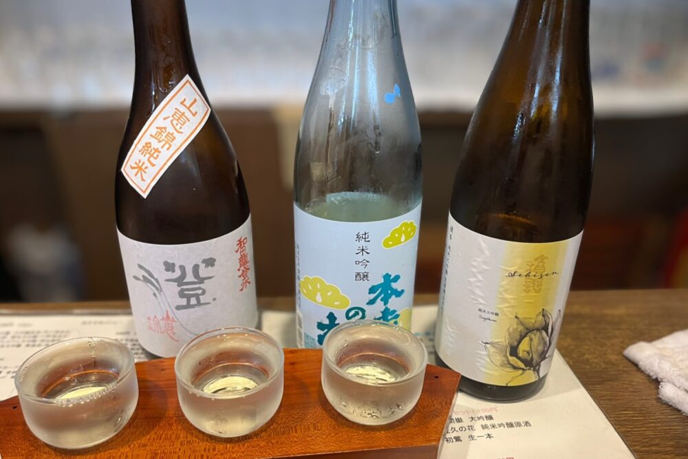新橋 信州おさけ村 日本酒 立ち飲み 長野上田セットと日本酒の瓶