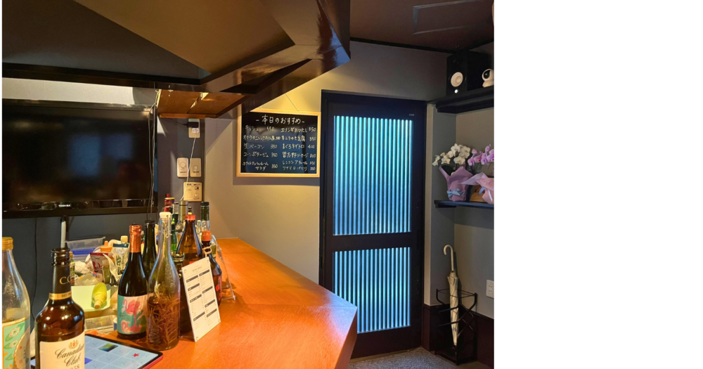 巣鴨 日本酒バー KaHoNの店内と本日のおすすめメニュー